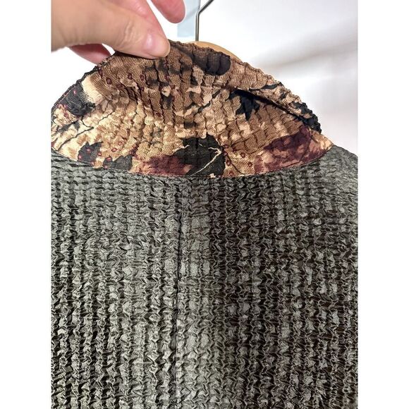 UBU Women's Reversible Lightweight Crinkle Packable Coat Tan/Green Size Medium - Picture 13 of 16